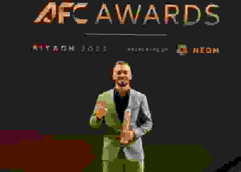 نذر مرد سال فوتسال آسیا ادا شد؛ آقاپور کاپ طلاییاش را به امام زمان(عج) تقدیم کرد