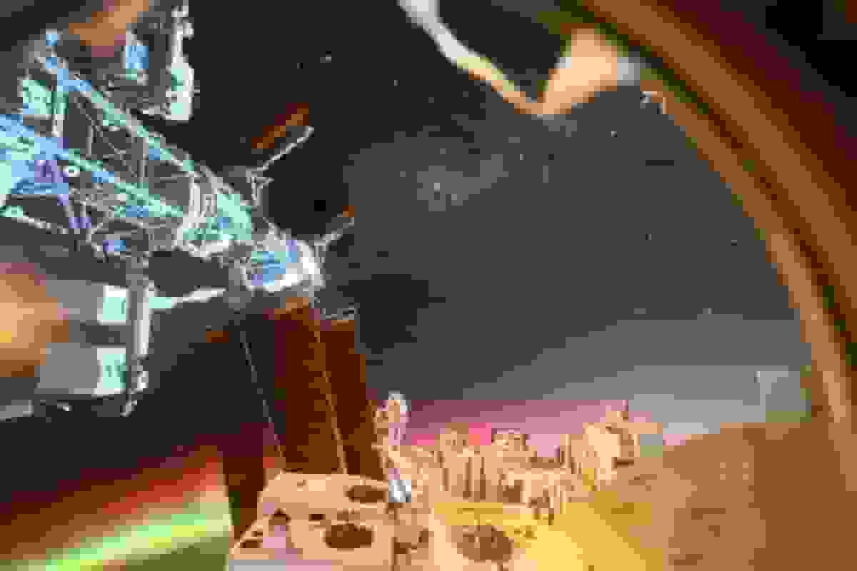 عکس خیرهکننده فضانورد از شفق قطبی