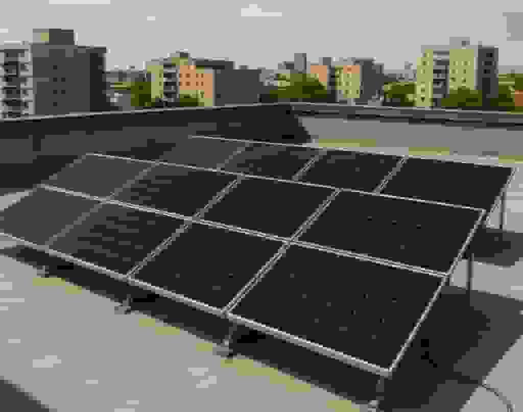 تهران در صدر تولید برق خورشیدی پشتبامی