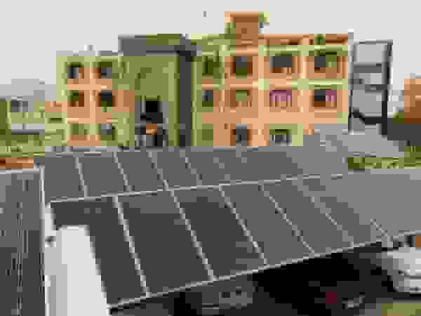 افزایش ظرفیت نیروگاههای خورشیدی استان مرکزی به ۵۰۰ مگاوات تا پایان سال