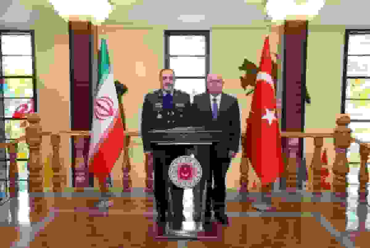 دیدار وزرای دفاع ایران و ترکیه در آنکارا