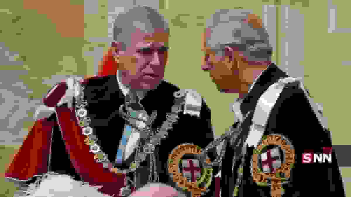 برادر شاه انگلیس از نشانهای افتخار نظامی نیز محروم میشود