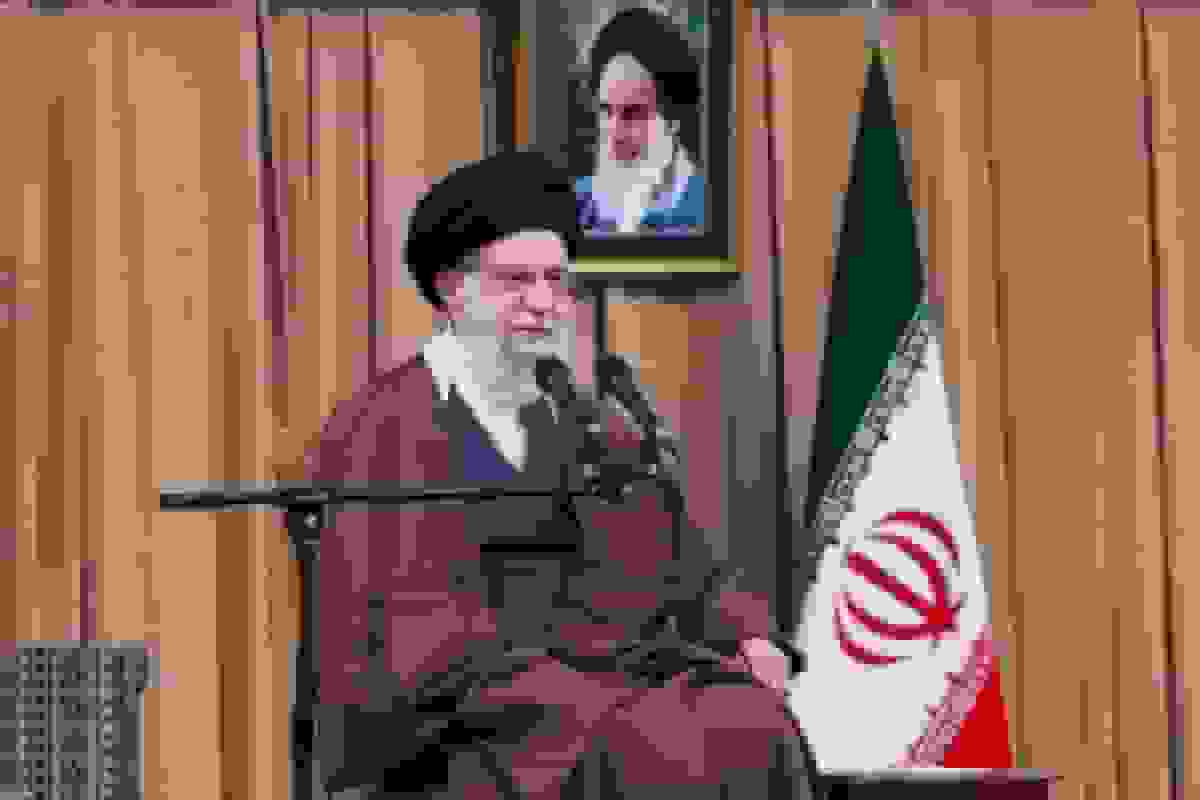 رهبر انقلاب: توطئههای آمریکا علیه ایران حقانیت فرمایش امام خمینی را اثبات میکند