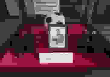 اهدای یادگارهای دروازهبان فقید تراکتور به موزه فوتبال آذربایجان