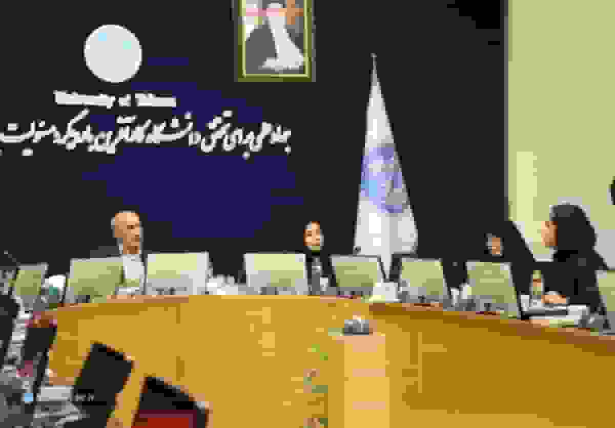 درخواست ایجاد فضاهای دخترانه در دانشگاه تهران برای رفع احساس غربت دانشجویان