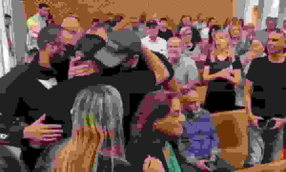 تشویق شرمآور سربازان متجاوز رژیم صهیونیستی در دادگاه