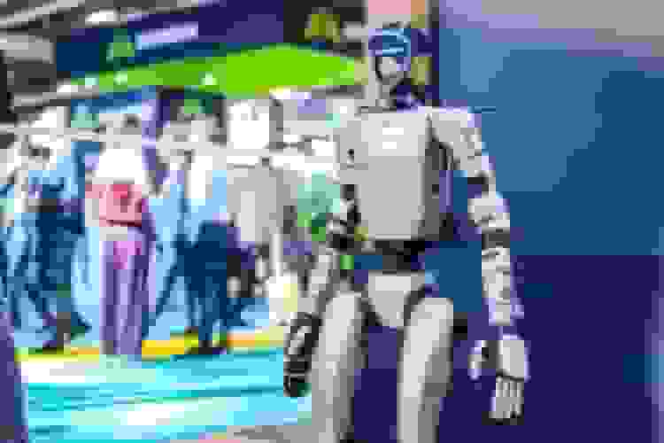 ربات تخصصی کار در نیروگاههای هستهای با نام Hoxo