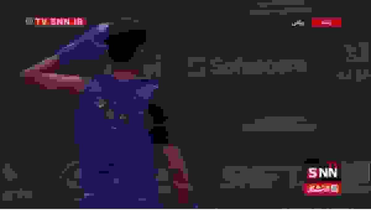 احترام نظامی همتی به پرچم ایران پس از کسب مدال طلا