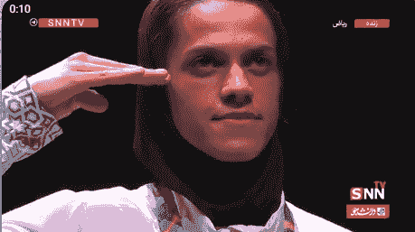 احترام نظامی سارا شفیعی در مراسم اهدای مدال هنگام پخش سرود ملی