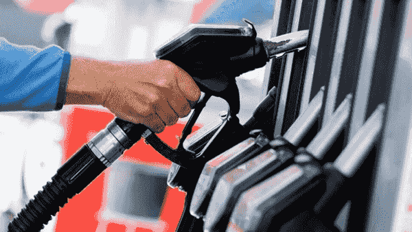 منظور: افزایش قیمت بنزین به ۵۰۰۰ تومان فایدهای ندارد/ پیشنهاد من ۱۵ هزار تومان بود