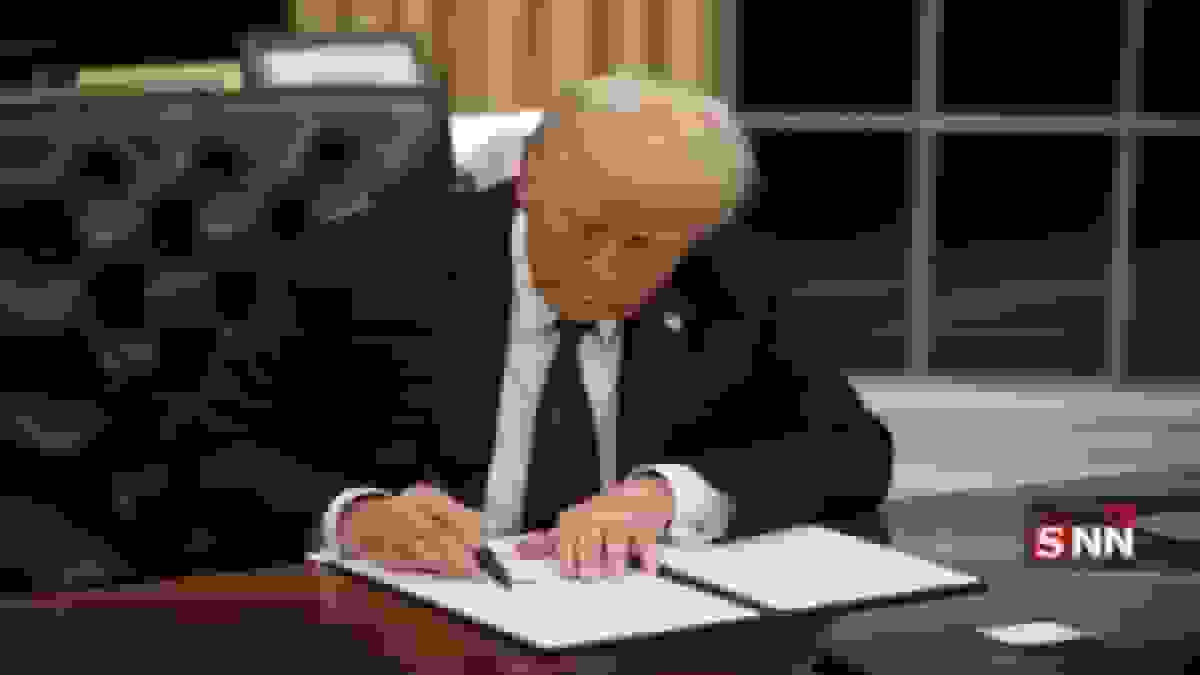 ترامپ لایحه انتشار پروندههای اپستین را امضا کرد