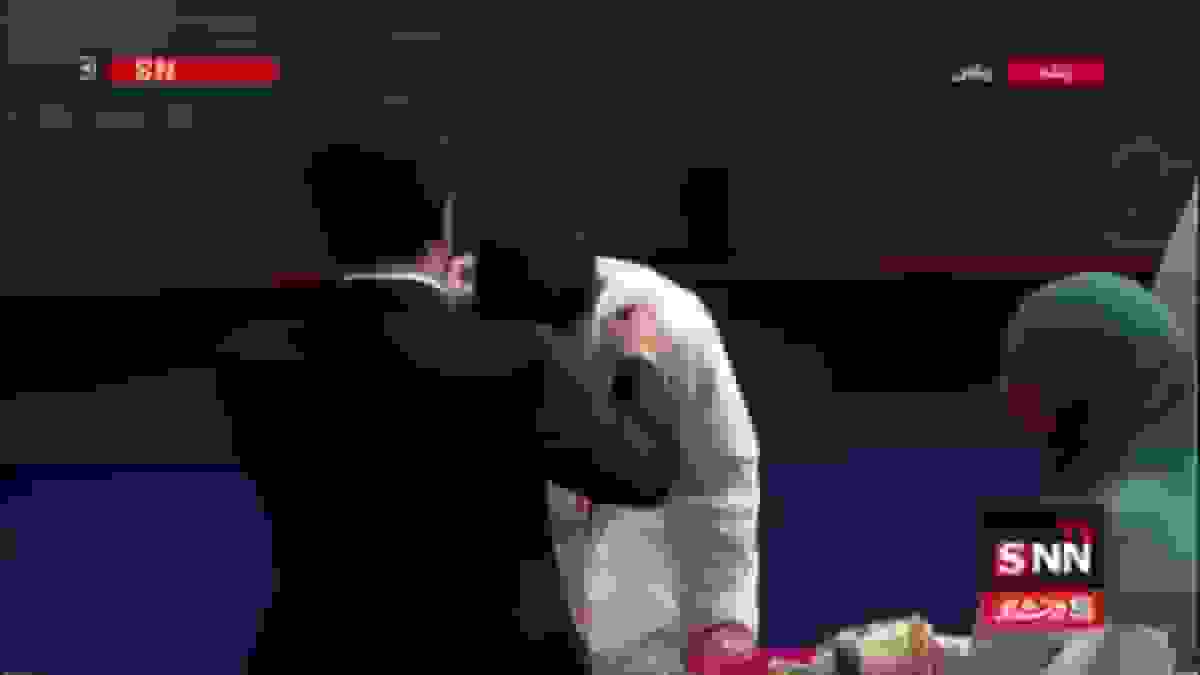 اهدای مدال برنز کشتی آزاد به علی مومنی در مسابقات کشورهای اسلامی