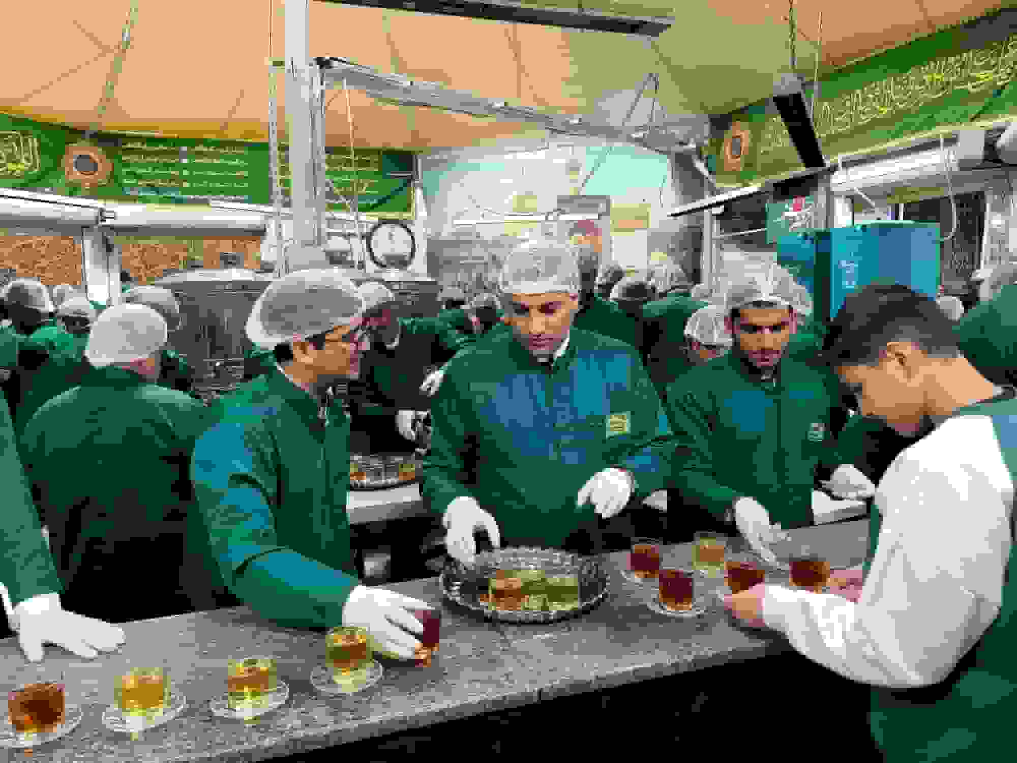 خدمت بیمنت در جوار امام رئوف/دانشگاهیان هرمزگان میهمان صحن بندگی