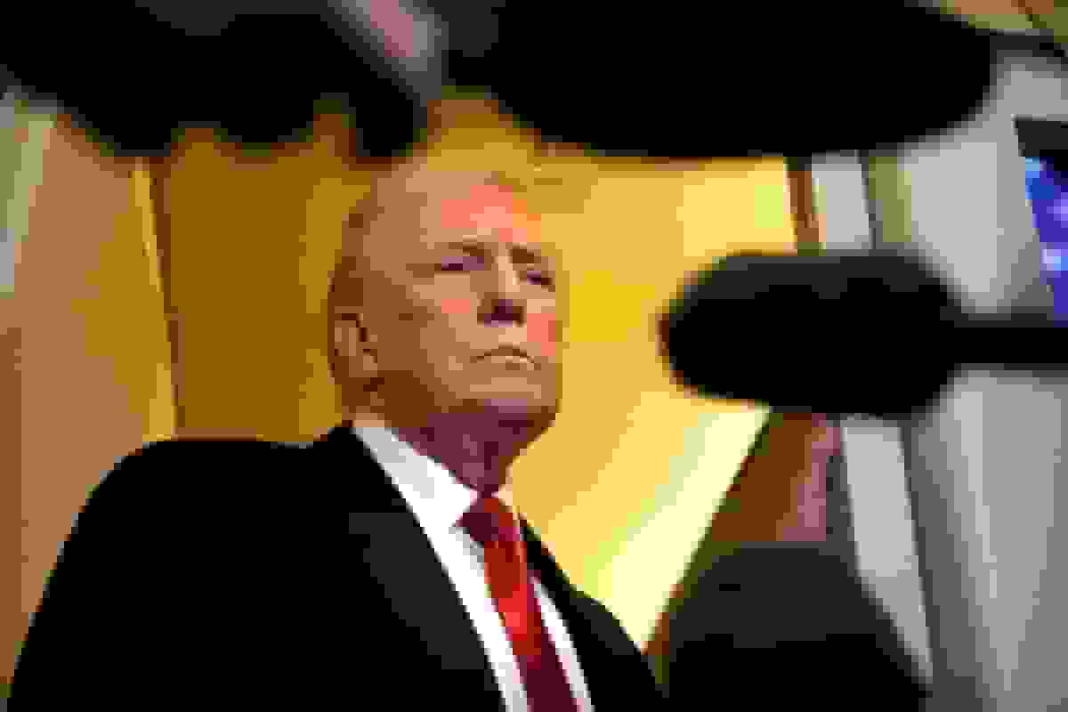 ترامپ: اگر رئیسجمهور نمیشدم، خودروسازان ورشکسته میشدند