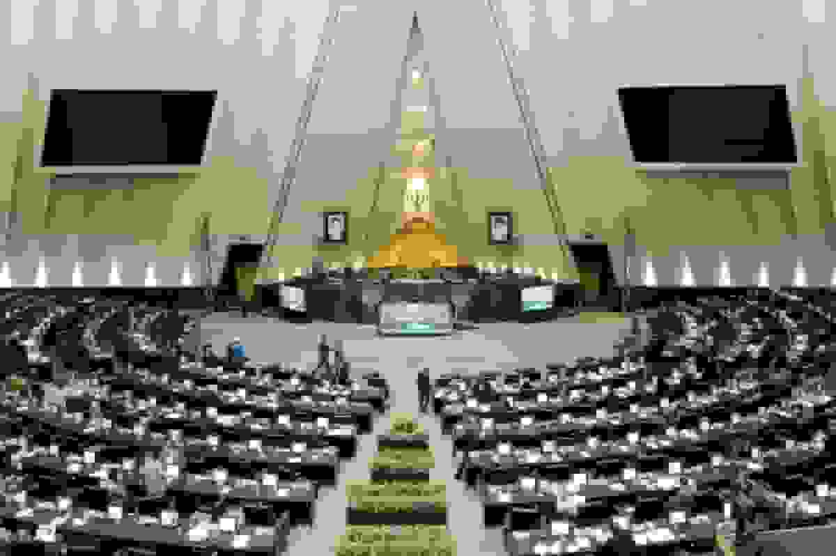 خانه ملت بر مدار منافع ملی: لیاخوفهای غربگدا علیه مجلس انقلابی