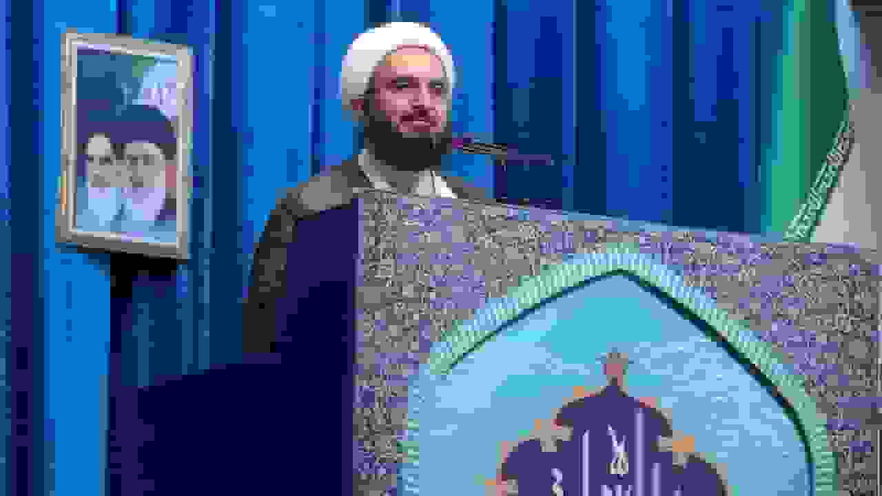 نماز جمعه تهران به امامت حجتالاسلام حاج علی اکبری در دانشگاه تهران