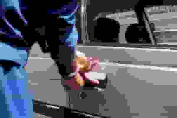 شکار سارق لوازم داخل خودرو در کرج