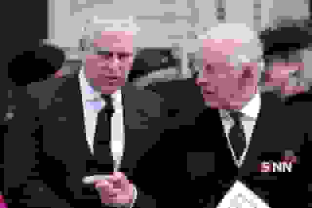 پادشاه انگلیس برادرش را از اقامتگاه سلطنتی اخراج کرد