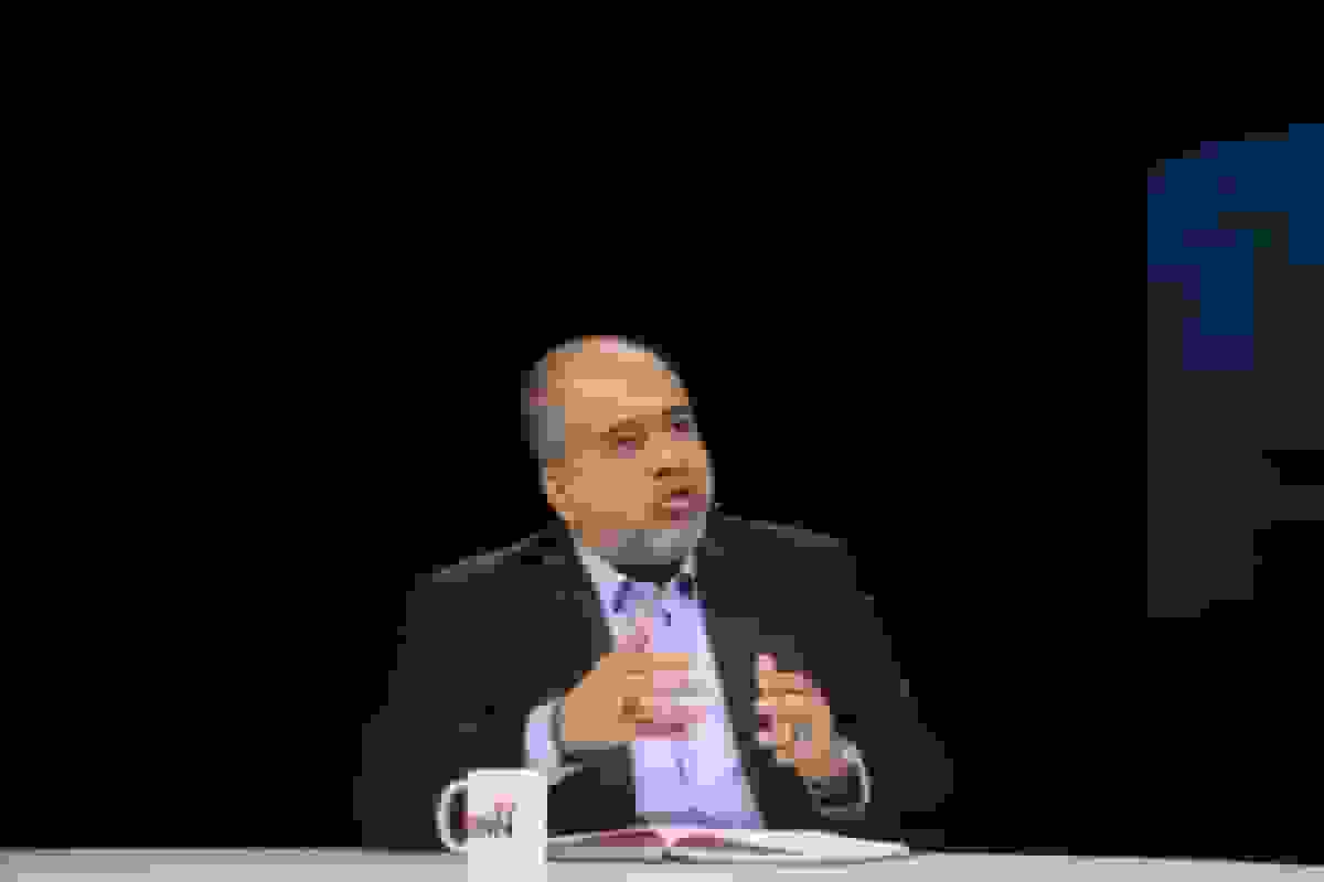 خضریان: جریان غربگرا به دنبال فشار از پایین و چانهزنی از بالاست