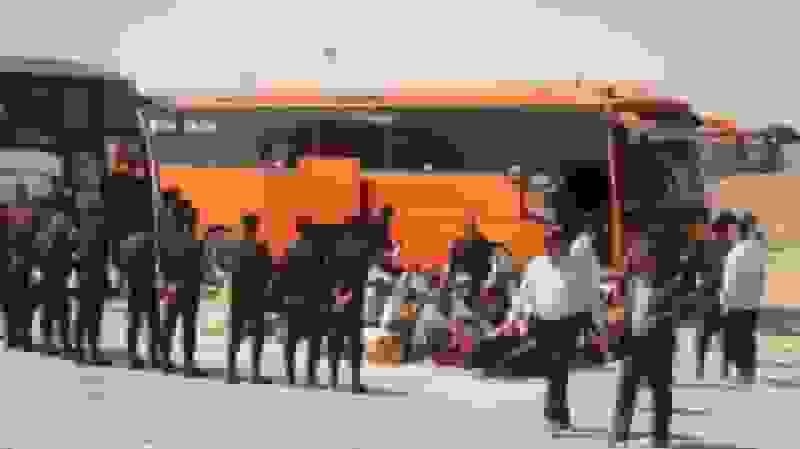 انتقال ۲۹۴ زندانی افغانستانی از مرز دوغارون تایباد به کشورشان