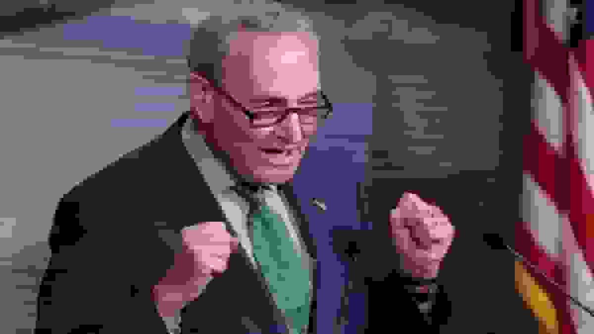 شومر: ترامپ آمریکا را به سمت جنگ پرهزینه دیگری میکشاند