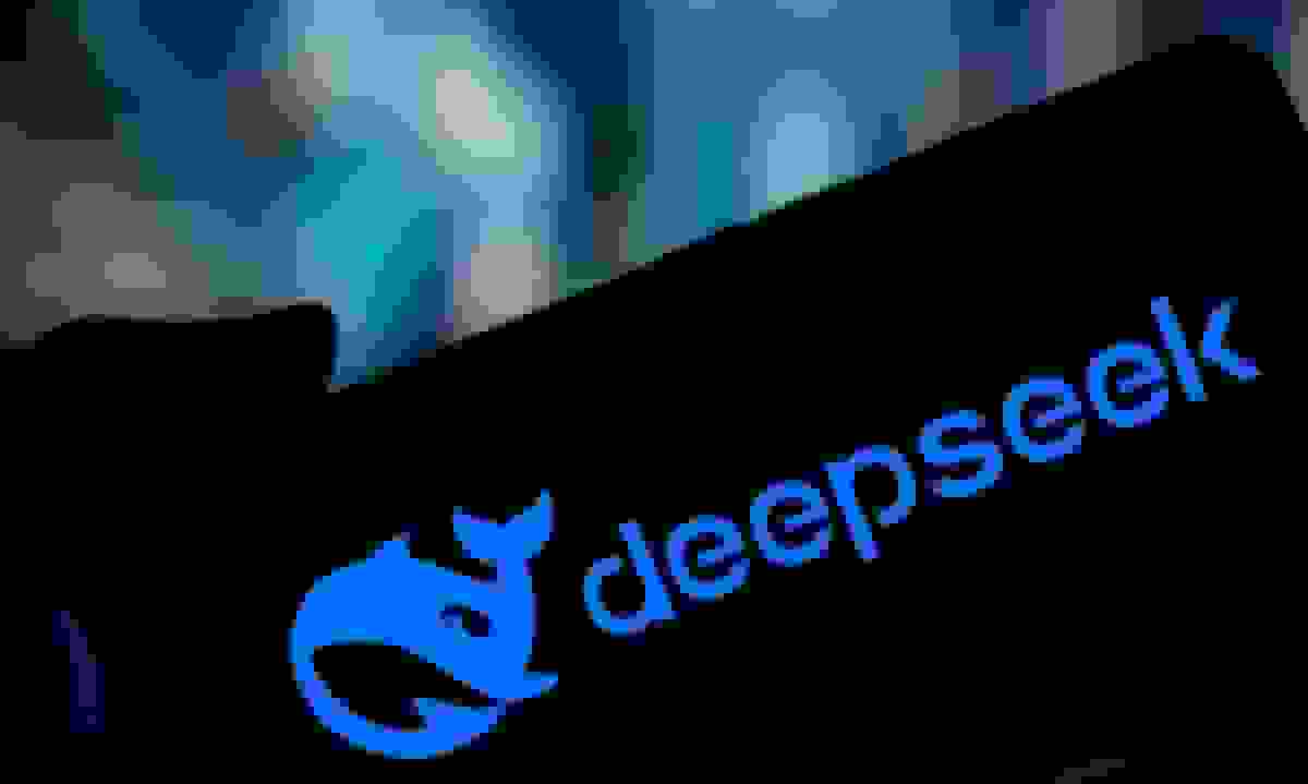 دیپسیک مدل جدید با معماری توجه پراکنده معرفی کرد: کاهش ۵۰ درصدی هزینههای هوش مصنوعی