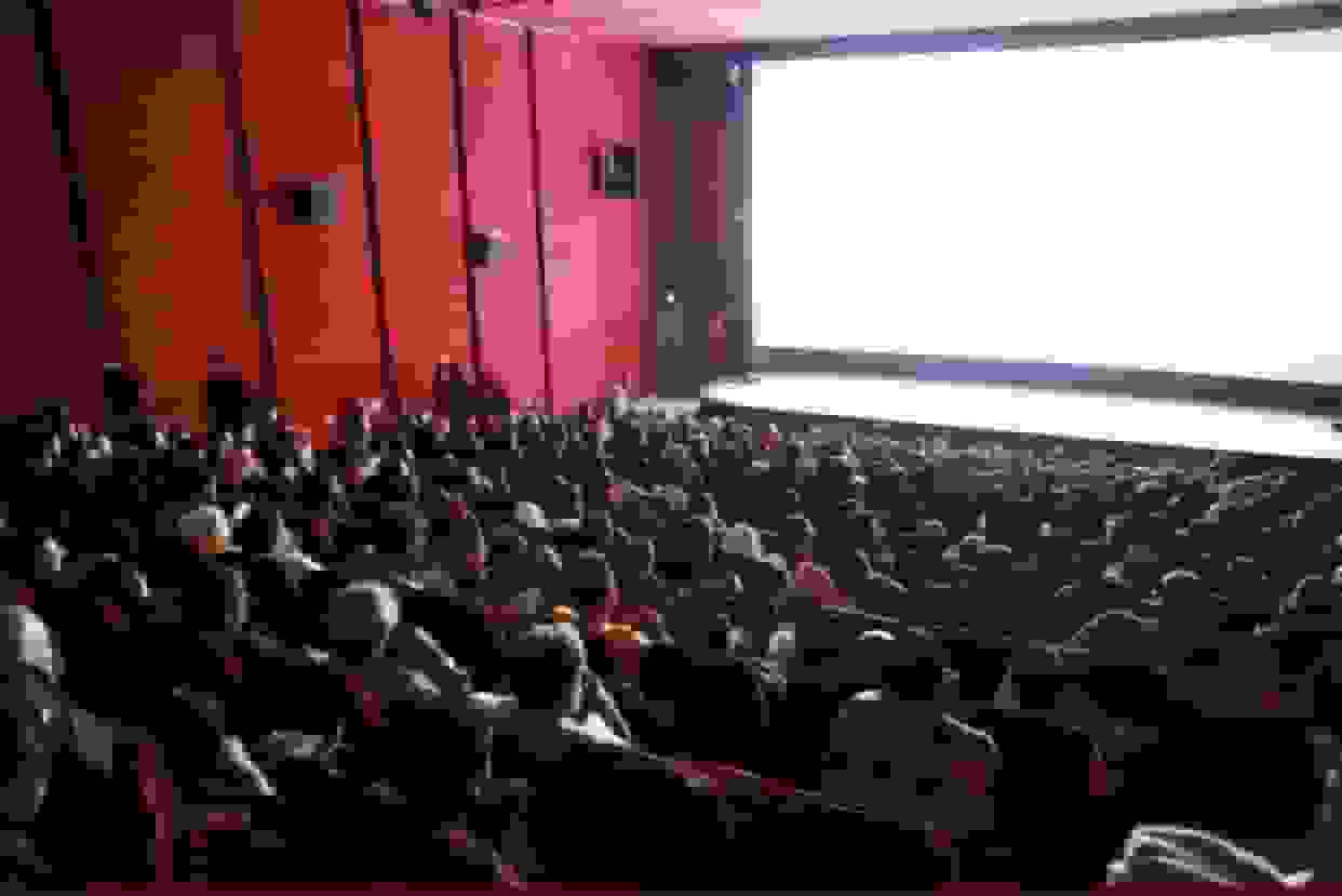 مرور آمار فروش آنلاین بلیت در نیمه اول سال ۱۴۰۴؛ صدرنشینهای بازار سینما و تئاتر