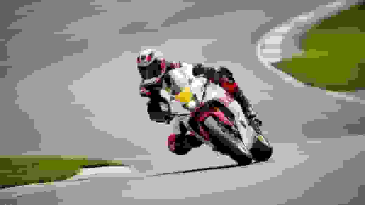 موتورسیکلت اسپرت یاماها R7 سرانجام ارتقا پیدا میکند