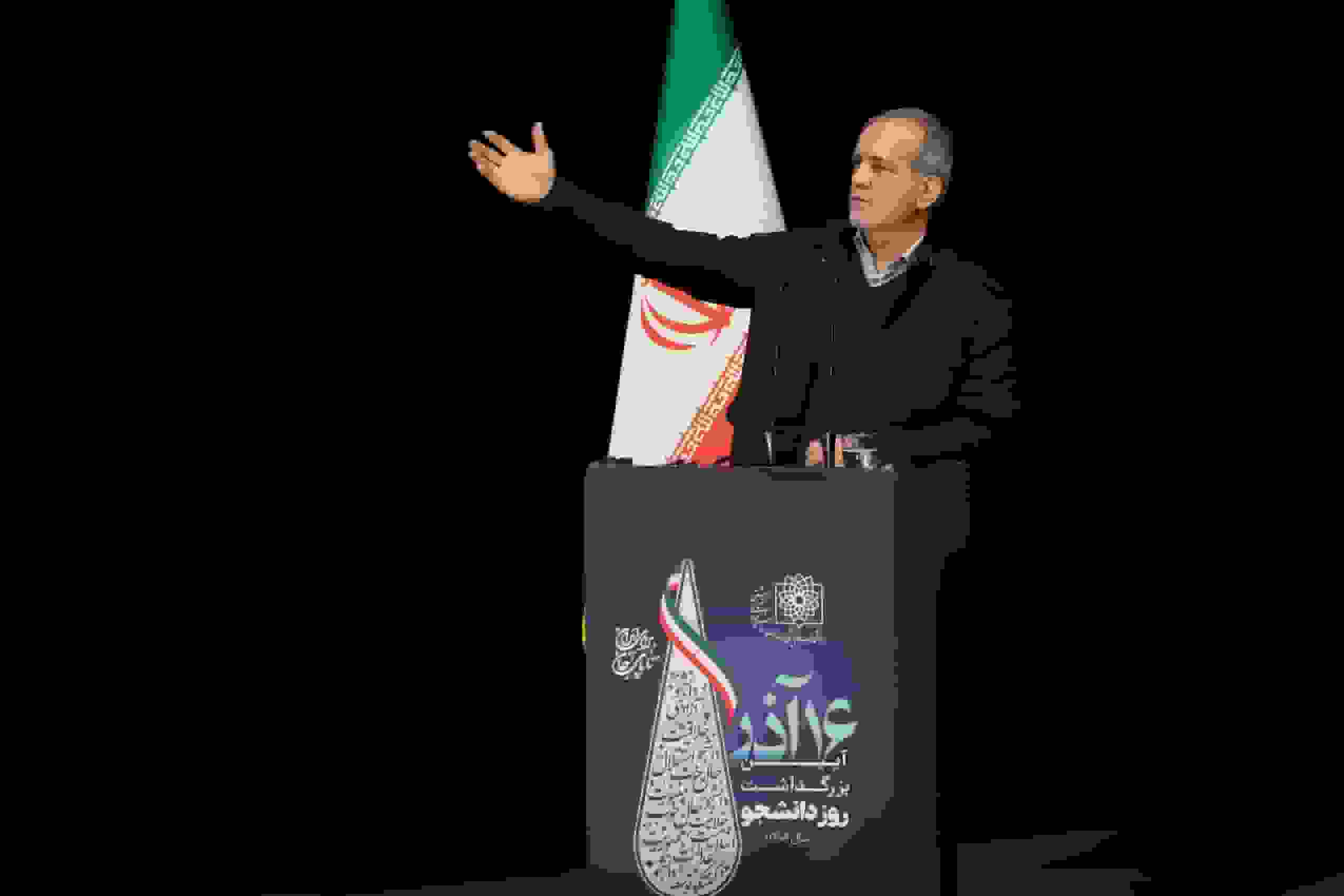 پزشکیان: دستور سیاه کردن سیمکارتهای سفید برای درک بهتر فیلترینگ