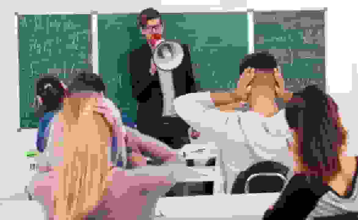 اهمیت جذابیت محتوای آموزشی بر تمرکز دانشآموزان در محیطهای پر سر و صدا