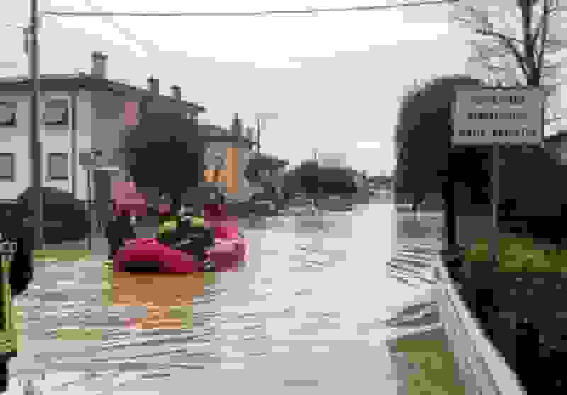 سیل در ایتالیا جان دو نفر را گرفت