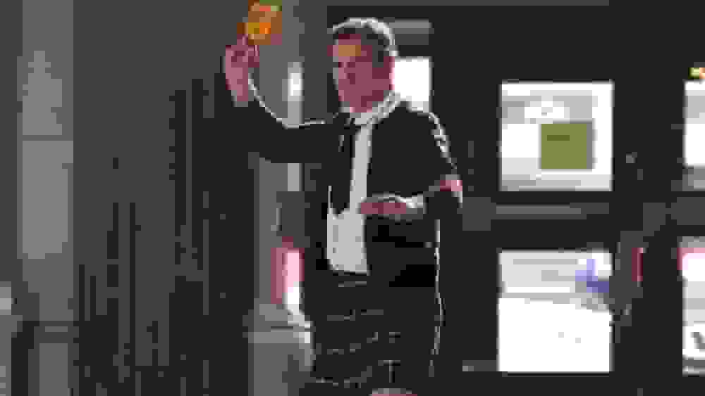 کارگردان اصلی نقد تند به بازسازی فیلم نقد لخت با بازی لیام نیسون