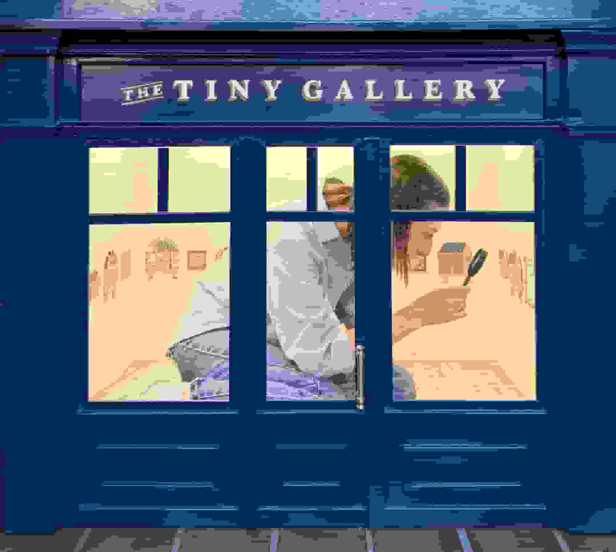 نمایشگاه هنری کوچک: تبدیل راه پله بیاستفاده به گالری در مقیاس ۱:۶